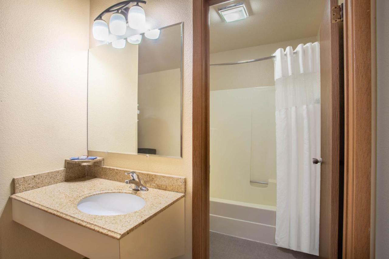 Travelodge By Wyndham Hotel